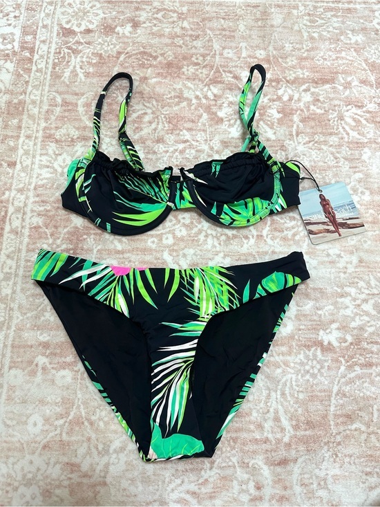 Other - NWT 🌴SET Tropical Print Underwire Bikini